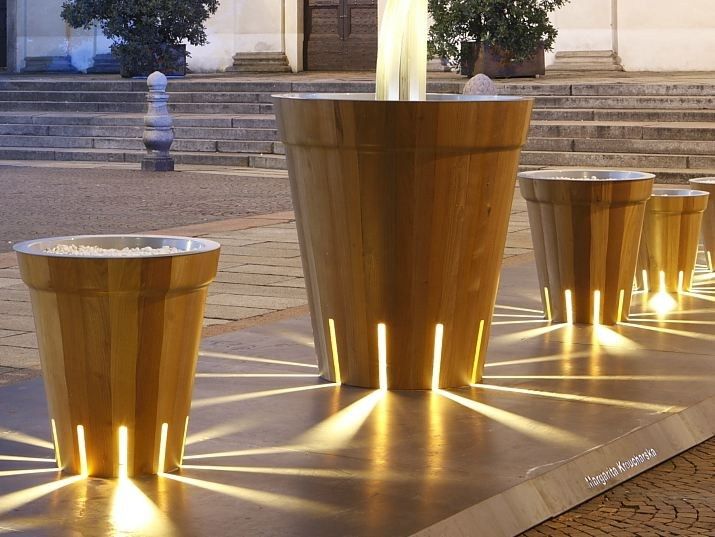 wooden taoered flower pots with lights