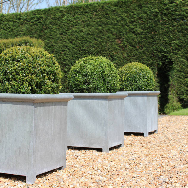 Oxford Planters: translation missing: en.style.garden-.classic Garden by A Place In The Garden Ltd.