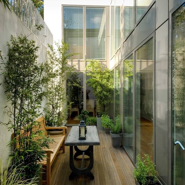 New House, Fulham, London: modern Garden by Groves Natcheva Architects