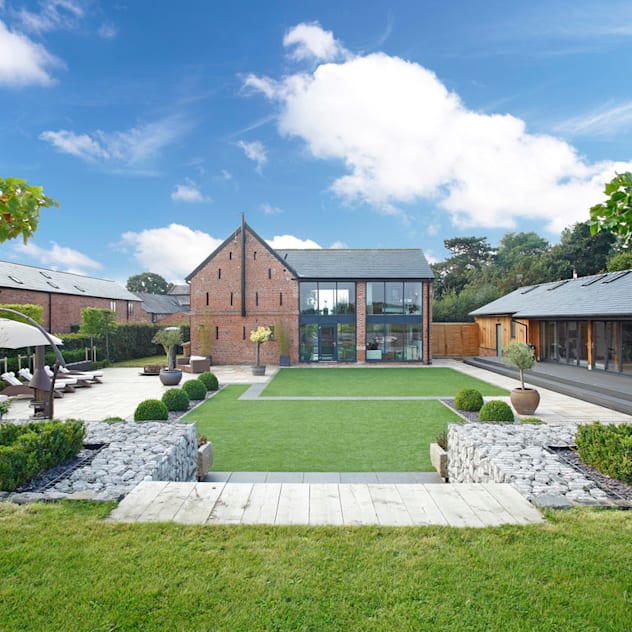 A Garden for Entertaining in: minimalistic Garden by Charlesworth Design